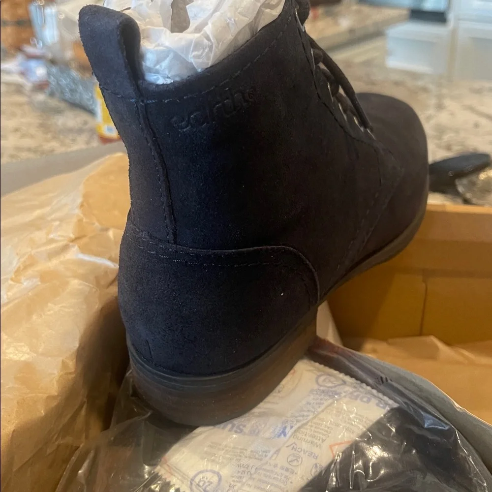 Earth navy brush suede janel lace up zip boots nib 7.5 W